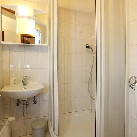 Resman Bed and Breakfast 3*