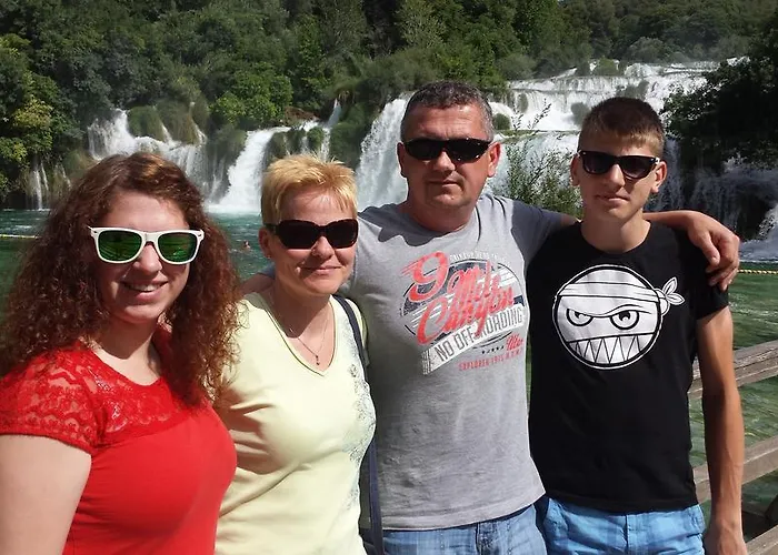 לינה וארוחת בוקר Resman בוהין