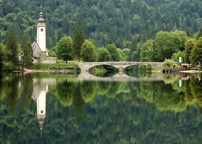 לינה וארוחת בוקר Resman בוהין